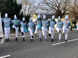 Tanzen beim Rosenmontagszug 2024 in Vernich